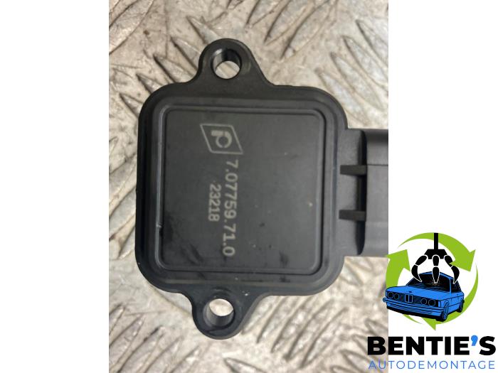 Air mass meter from a BMW 3 serie (E90) 325i 24V 2007
