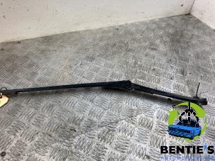 Used Front wiper arm BMW 5 serie (E60) 520d 16V Price € 20,00 Margin scheme offered by Bentie's autodemontage
