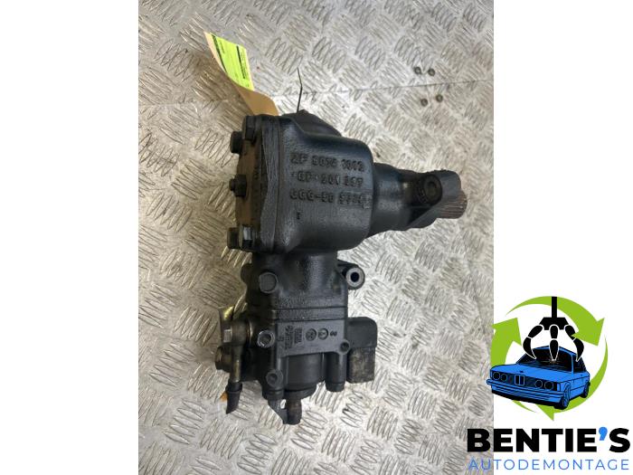 Power steering box from a BMW 5 serie Touring (E39) 540i 32V 2001