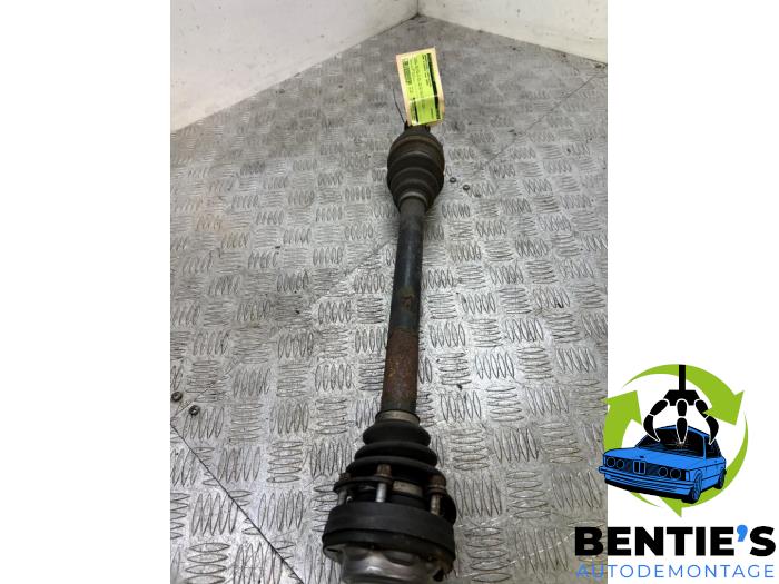 Drive shaft, rear left from a BMW 3 serie Touring (E91) 318i 16V 2006