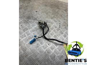 Used Battery pole BMW 1 serie (E87/87N) 120i 16V Price € 35,00 Margin scheme offered by Bentie's autodemontage