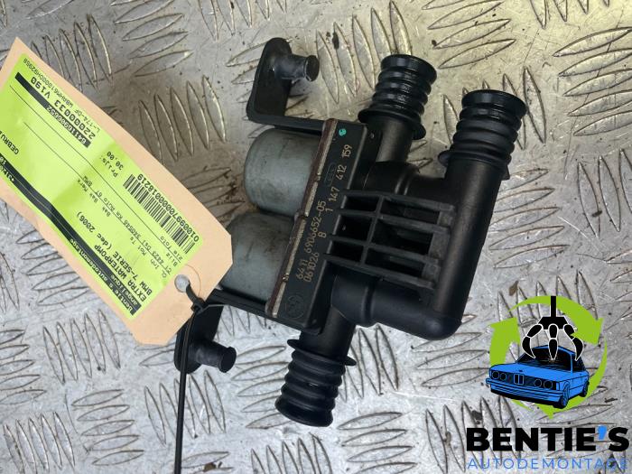 Begagnade Extra vattenpump BMW 7 serie (E65/E66/E67) 745d 4.4 V8 32V Pris € 30,00 Marginaltabell erbjuds av Bentie's autodemontage