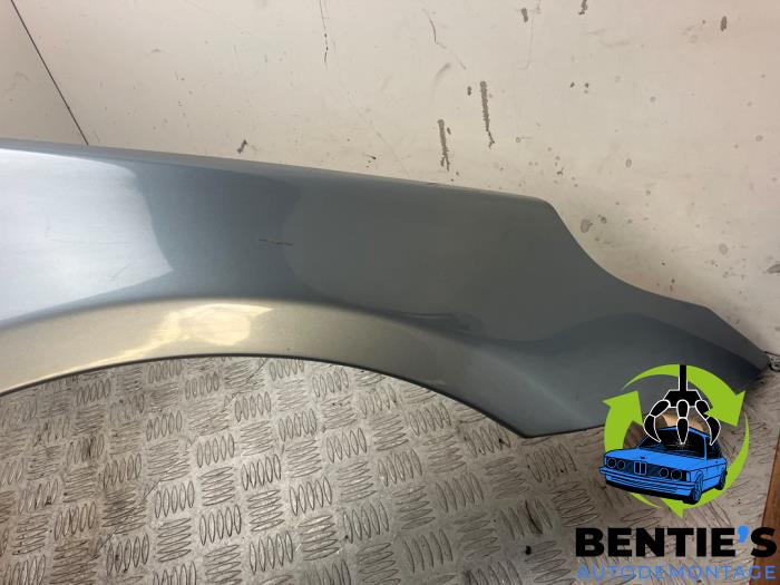 Front wing, right from a BMW 5 serie (E60) 530i 24V 2005