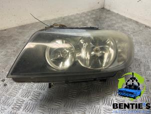 Used Headlight, left BMW 3 serie (E90) 325i 24V Price € 60,00 Margin scheme offered by Bentie's autodemontage