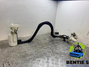 Used Petrol pump BMW 5 serie (E60) 530i 24V Price € 75,00 Margin scheme offered by Bentie's autodemontage