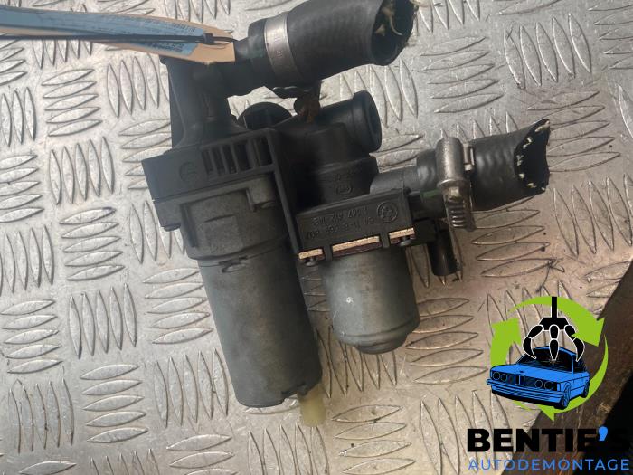 Begagnade Extra vattenpump BMW 3 serie Touring (E46/3) 316i 16V Pris € 40,00 Marginaltabell erbjuds av Bentie's autodemontage