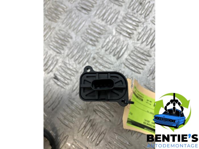 Luftmengenmesser van een BMW 3 serie (F30) 316i 1.6 16V 2014