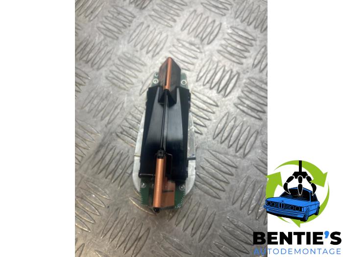 Używane Antena GPS BMW 1 serie (F40) 116d 1.5 12V TwinPower Cena € 35,00 Procedura marży oferowane przez Bentie's autodemontage