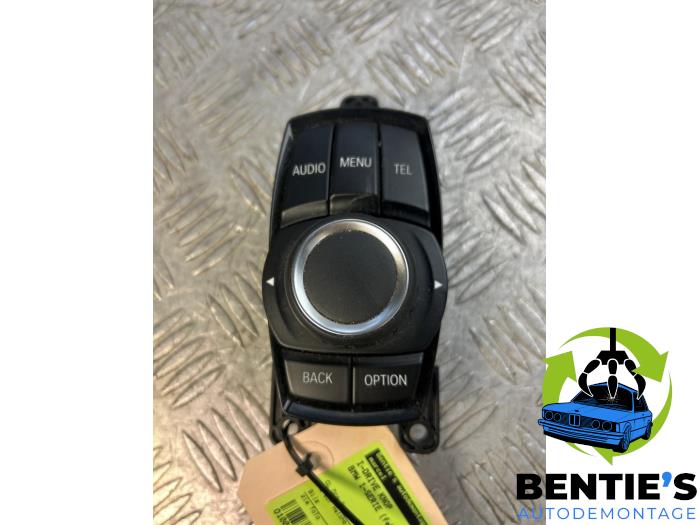 Używane Przycisk I-Drive BMW 1 serie (F21) 116i 1.5 TwinPower 12V Cena € 75,00 Procedura marży oferowane przez Bentie's autodemontage