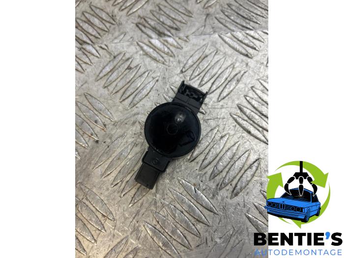 Begagnade Regnsensor BMW 1 serie (F40) 116d 1.5 12V TwinPower Pris € 19,00 Marginaltabell erbjuds av Bentie's autodemontage