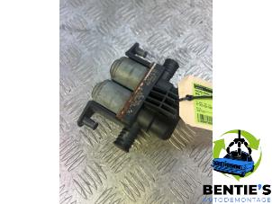 Begagnade Elektrisk värmeventil BMW 7 serie (E65/E66/E67) 745i,Li 4.4 V8 32V Pris € 25,00 Marginaltabell erbjuds av Bentie's autodemontage