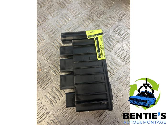Używane Komputer pokladowy BMW 1 serie (F40) 118i 1.5 TwinPower 12V Cena € 50,00 Procedura marży oferowane przez Bentie's autodemontage