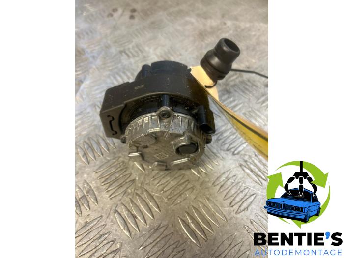 Begagnade Vattenpump BMW 3 serie (F30) 330e Pris € 75,00 Marginaltabell erbjuds av Bentie's autodemontage