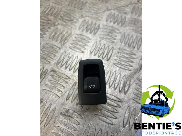 Usados Interruptor de ventanilla eléctrica BMW 3 serie (G20) 330e 2.0 TwinPower Turbo 16V Precio € 18,15 IVA incluido ofrecido por Bentie's autodemontage