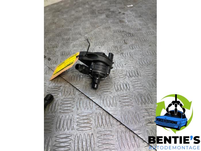 Begagnade Extra vattenpump BMW 1 serie (F40) 118i 1.5 TwinPower 12V Pris € 35,00 Marginaltabell erbjuds av Bentie's autodemontage