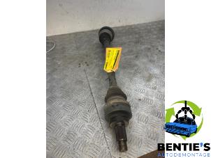 Begagnade Drivaxel, höger bak BMW 1 serie (F20) 125i 2.0 16V Pris € 75,00 Marginaltabell erbjuds av Bentie's autodemontage