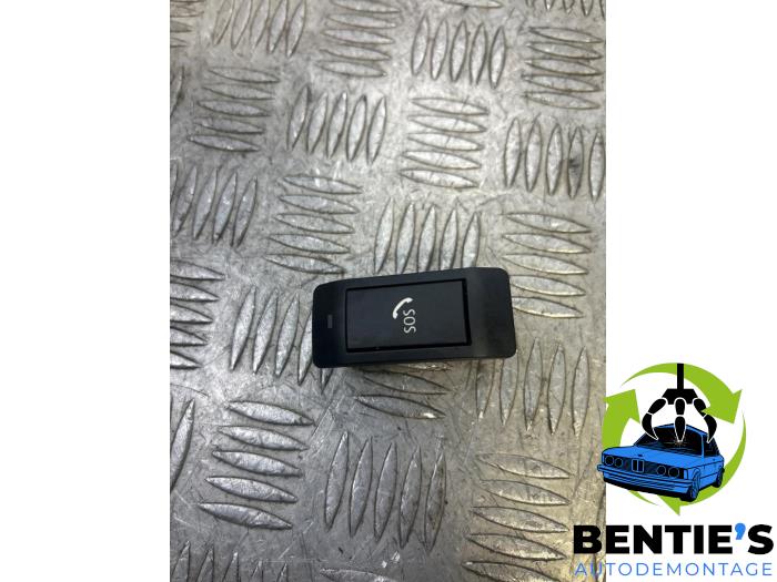 Używane Przycisk SOS BMW 5 serie (E60) 523i 24V Cena € 15,00 Procedura marży oferowane przez Bentie's autodemontage