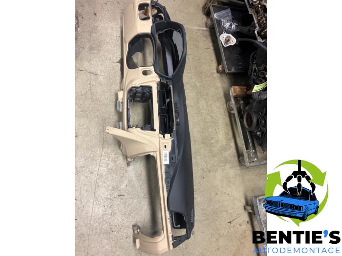Używane Panel BMW 3 serie Touring (F31) 320d 2.0 16V EfficientDynamicsEdition Cena € 750,00 Procedura marży oferowane przez Bentie's autodemontage