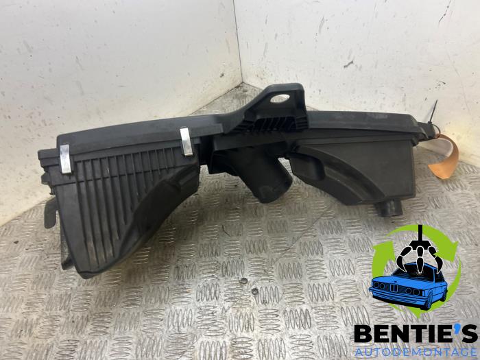 Begagnade Luftfilterhus BMW 3 serie (F30) 318d 2.0 16V Pris € 90,00 Marginaltabell erbjuds av Bentie's autodemontage