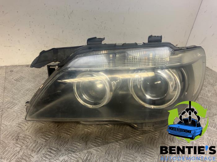 Używane Reflektor lewy BMW 7 serie (E65/E66/E67) 750i,Li 4.8 32V Cena € 400,00 Procedura marży oferowane przez Bentie's autodemontage