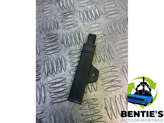 Używane Antena BMW 5 serie Gran Turismo (F07) 535i 24V TwinPower Turbo Cena € 50,00 Procedura marży oferowane przez Bentie's autodemontage