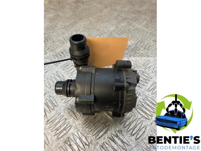 Begagnade Extra vattenpump BMW 5 serie (G30) 540i 3.0 TwinPower Turbo 24V Pris € 60,00 Marginaltabell erbjuds av Bentie's autodemontage