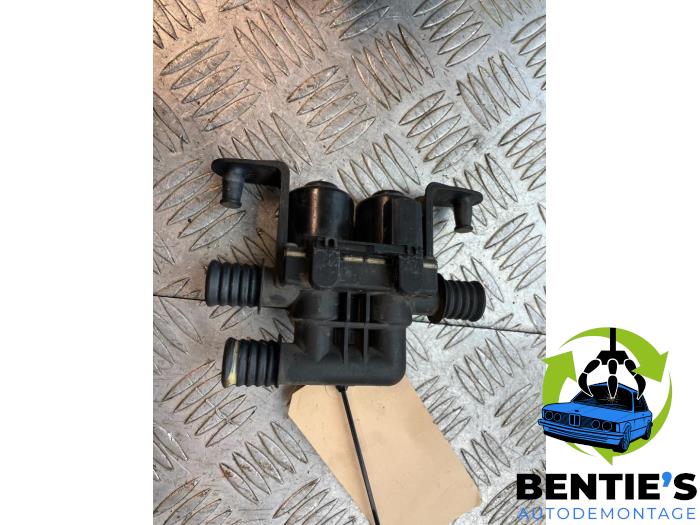 Extra vattenpump från en BMW 6 serie (E63) 630i 24V 2006