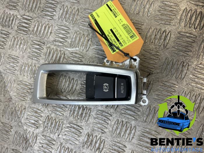 Gebrauchte Handbremse Schalter BMW 5 serie Touring (F11) 520d 16V Preis € 15,00 Margenregelung angeboten von Bentie's autodemontage