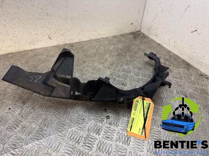 Begagnade Strålkastarram, höger BMW 3 serie Touring (E91) 325i 24V Pris € 30,00 Marginaltabell erbjuds av Bentie's autodemontage