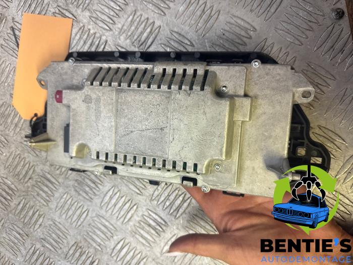 Navigation Display van een BMW X1 (E84) sDrive 18i 2.0 16V 2010