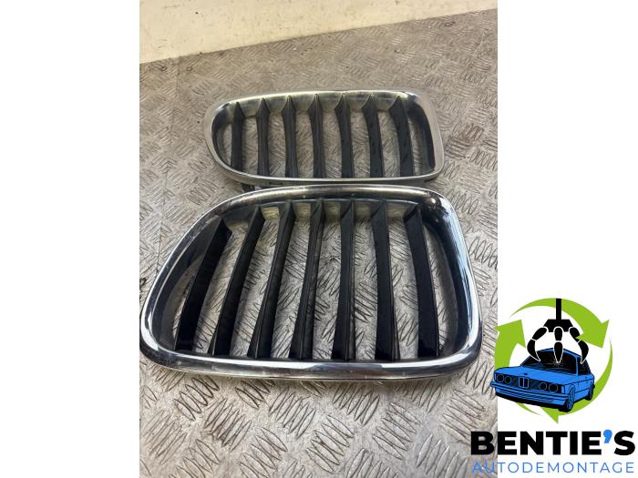 Używane Grill BMW X1 (E84) sDrive 18i 2.0 16V Cena € 30,00 Procedura marży oferowane przez Bentie's autodemontage