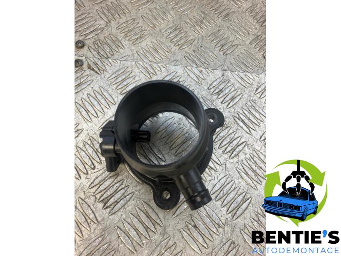 Luftmengenmesser van een BMW 1 serie (F40) 120i 2.0 TwinPower 16V 2023