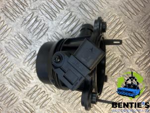 Luftmengenmesser van een BMW 1 serie (F40) 120i 2.0 TwinPower 16V 2023