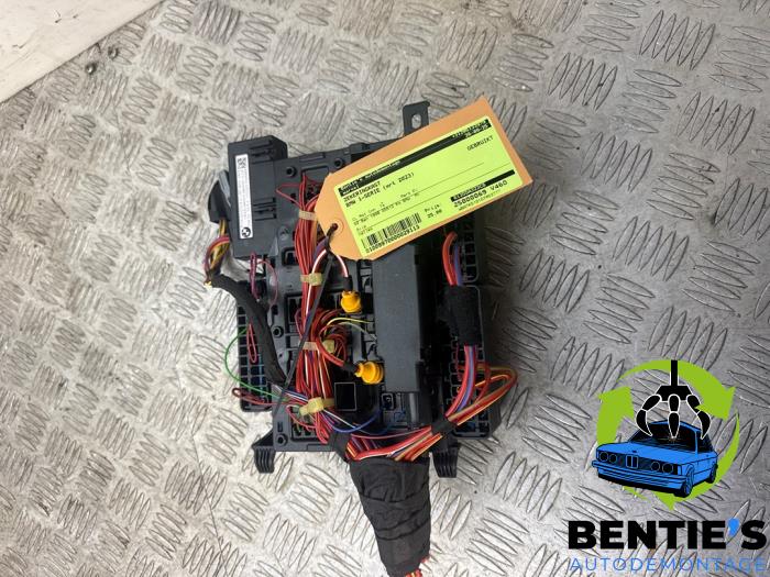 Begagnade Säkringsbox BMW 1 serie (F40) 120i 2.0 TwinPower 16V Pris € 25,00 Marginaltabell erbjuds av Bentie's autodemontage