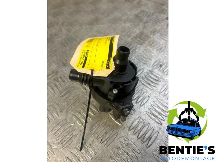 Begagnade Extra vattenpump BMW 3 serie (F30) 330e Pris € 25,00 Marginaltabell erbjuds av Bentie's autodemontage