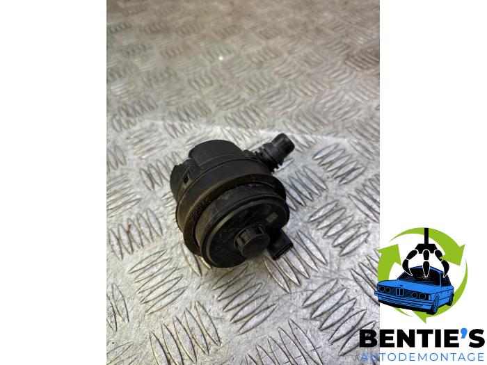 Begagnade Vattenpump BMW i3 (I01) i3s Pris € 75,00 Marginaltabell erbjuds av Bentie's autodemontage