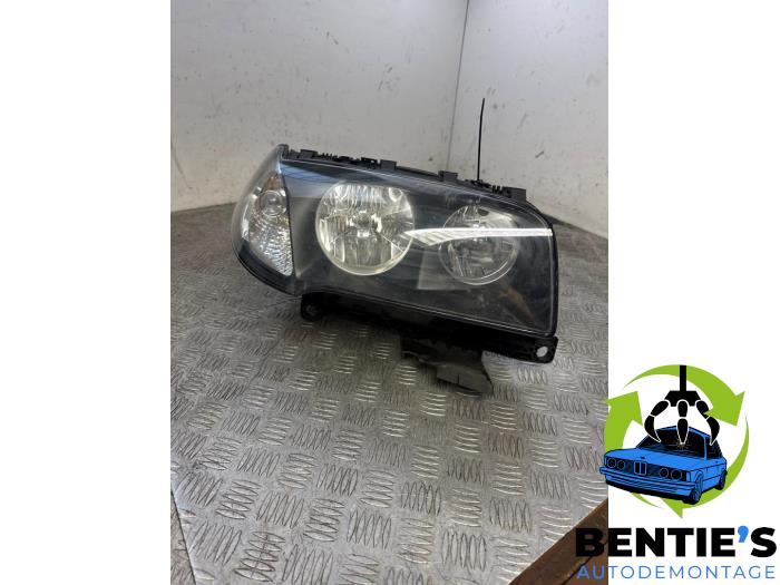Używane Reflektor prawy BMW X3 (E83) 2.0 16V Cena € 210,00 Procedura marży oferowane przez Bentie's autodemontage