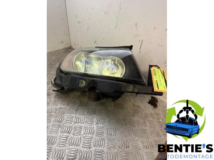 Używane Reflektor prawy BMW 3 serie (E90) 325i 24V Cena € 60,00 Procedura marży oferowane przez Bentie's autodemontage