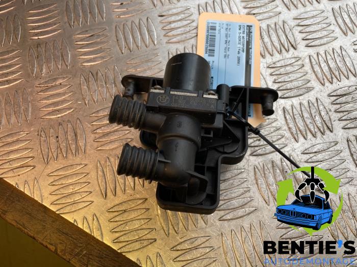 Begagnade Extra vattenpump BMW 5 serie Touring (E61) 523i 24V Pris € 25,00 Marginaltabell erbjuds av Bentie's autodemontage