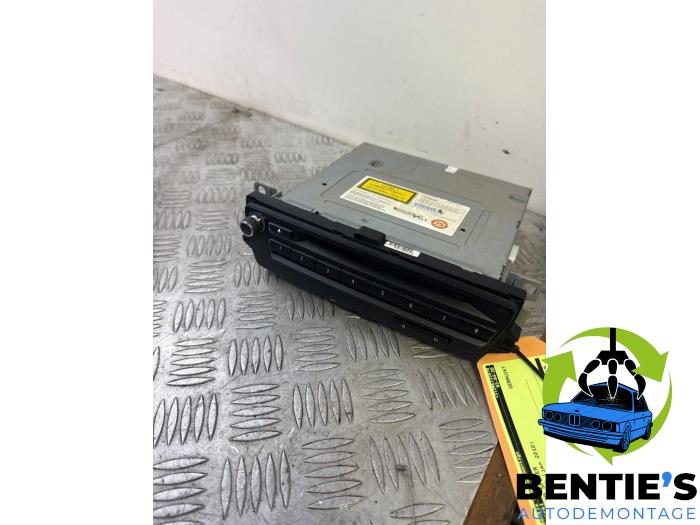 Używane Radioodtwarzacz CD BMW 1 serie (E82) 120i 16V Cena € 100,00 Procedura marży oferowane przez Bentie's autodemontage