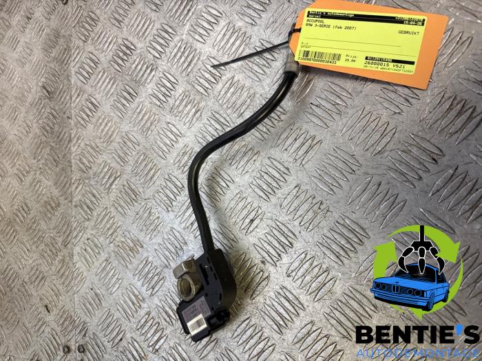 Używane Biegun akumulator BMW 3 serie Touring (E91) 320i 16V Cena € 25,00 Procedura marży oferowane przez Bentie's autodemontage