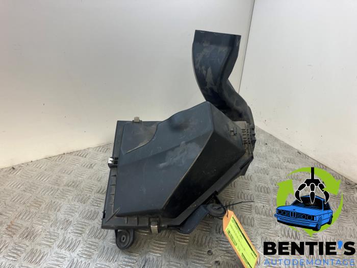 Gebrauchte Luftfiltergehäuse BMW 1 serie (E81) 123d 16V . Preis € 30,00 Margenregelung angeboten von Bentie's autodemontage
