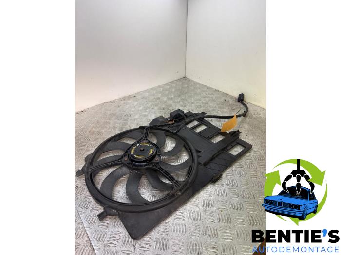 Używane Wentylator BMW Mini (R50/53) 1.6 16V One Cena € 30,00 Procedura marży oferowane przez Bentie's autodemontage