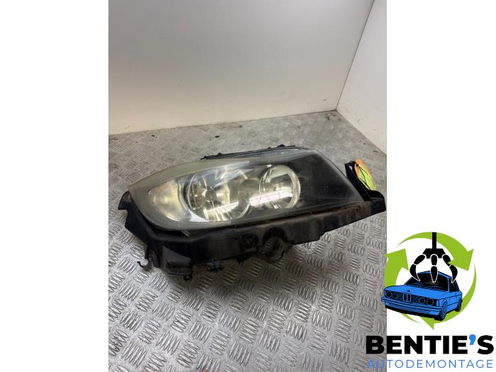 Używane Reflektor prawy BMW 3 serie Touring (E91) 318d 16V Cena € 75,00 Procedura marży oferowane przez Bentie's autodemontage