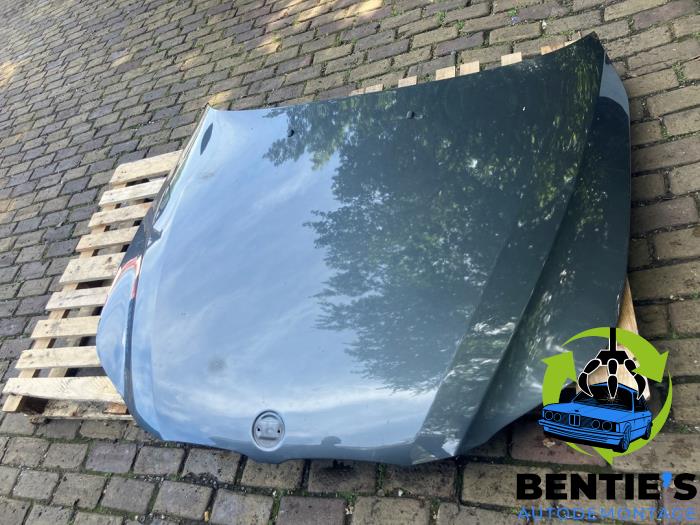 Używane Maska BMW 5 serie Touring (E61) 523i 24V Cena € 100,00 Procedura marży oferowane przez Bentie's autodemontage