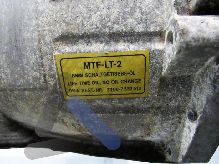 Engine mount from a Volkswagen Jetta III (1K2) 1.9 TDI 2006