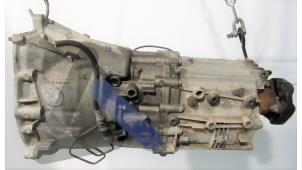 Engine mount from a Volkswagen Jetta III (1K2) 1.9 TDI 2006