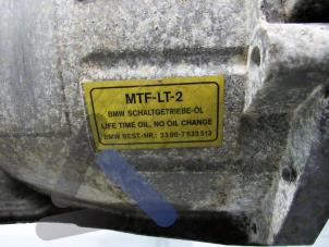 Engine mount from a Volkswagen Jetta III (1K2) 1.9 TDI 2006