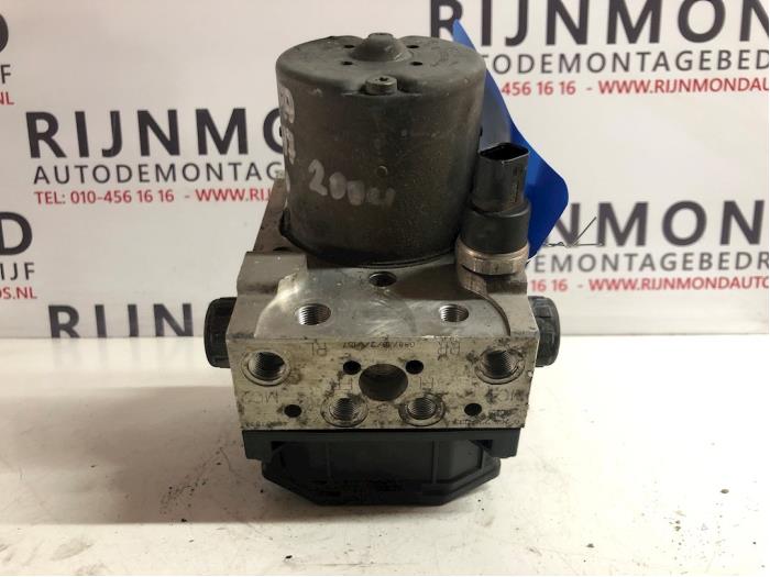 Używane Pompa ABS Alfa Romeo 147 (937) 2.0 Twin Spark 16V Cena € 70,00 Procedura marży oferowane przez Autodemontage Rijnmond BV