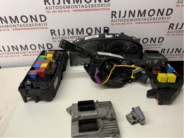 Used Ignition lock + computer Opel Signum (F48) 2.2 DGI 16V Price € 200,00 Margin scheme offered by Autodemontage Rijnmond BV